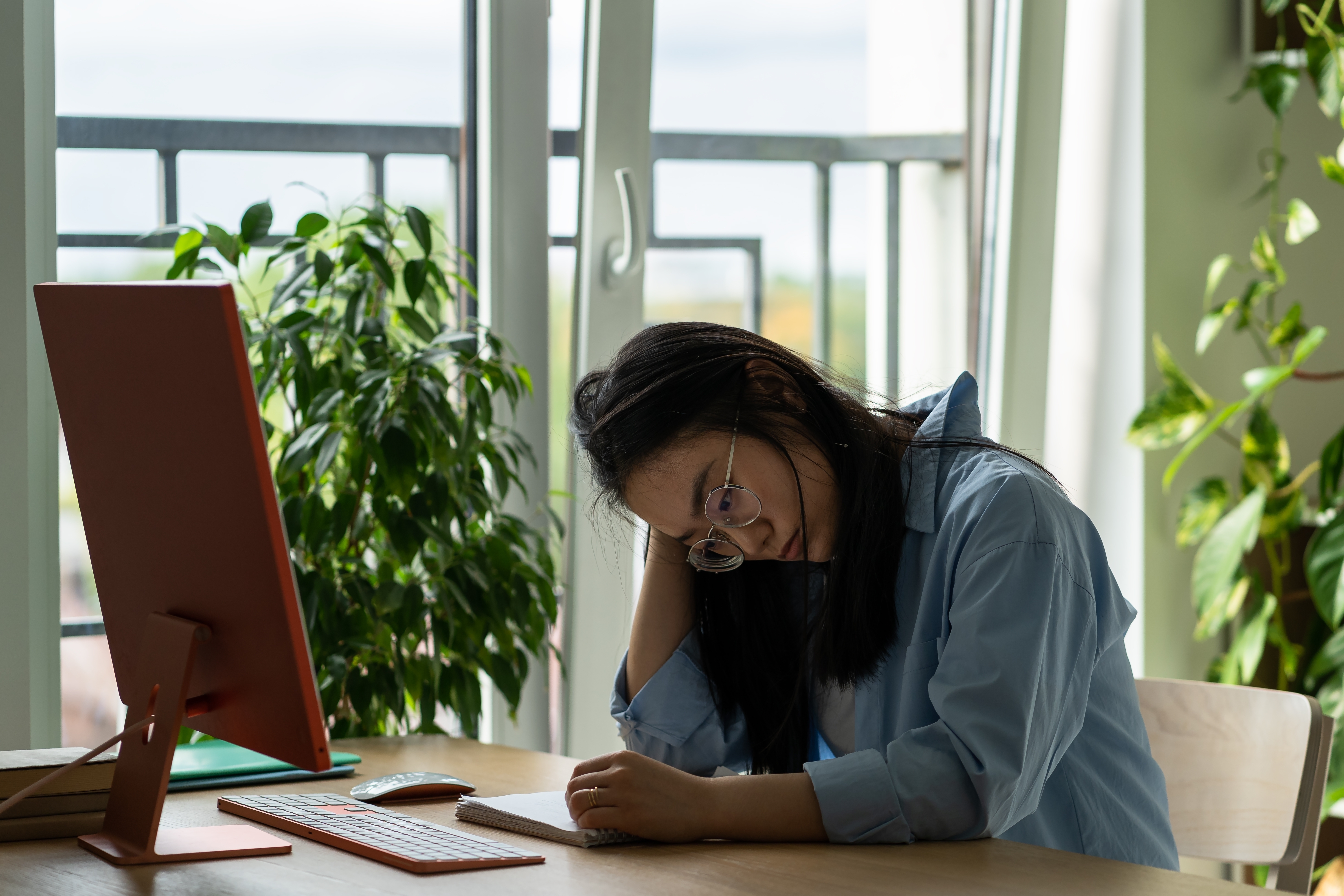 Apathie bij de ziekte van Huntington is niet alleen luiheid en een gebrek aan motivatie. Het is een verandering in hoe taken worden gezien als kosten vs. beloning, waardoor de hersenen afwegen of iets de moeite waard is.